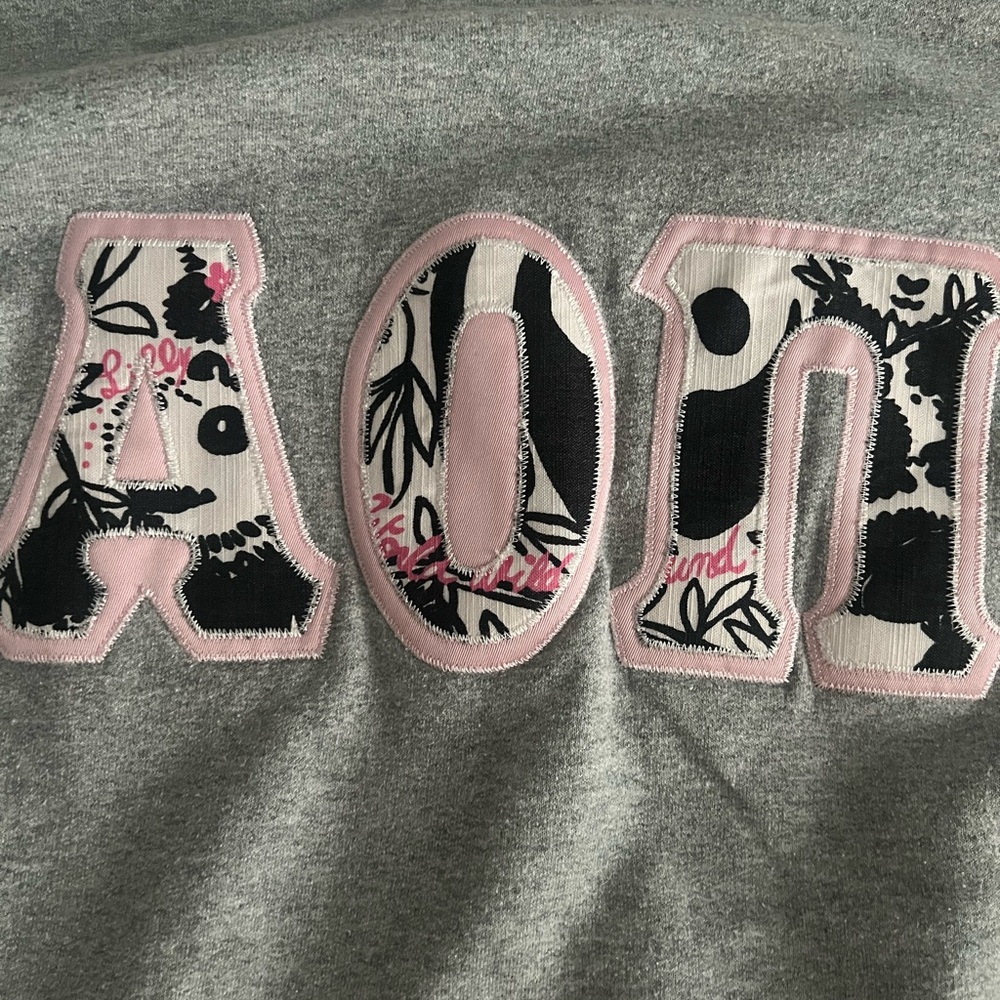 AOII Sweatshirt with Lily Pulitzer Panda design. Size L Gildan brand